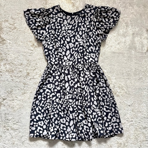 Talula Aritzia Grey & Black Animal Print Flutter Sleeve Dress Size 4 - Picture 6 of 15